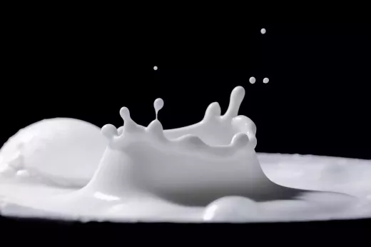 היתרונות לצרוך יותר חלב דל שומן וחלב